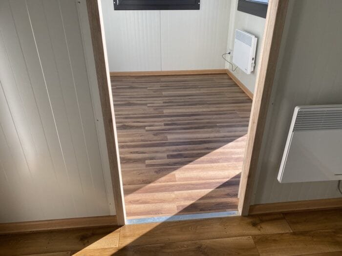 Container Oficina 5m x 2,4m con Baño y Ducha – Módulo Equipado Usado - Imagen 11