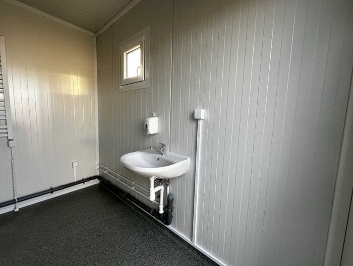 Container Sanitario 6m x 2,4m – 6 Duchas, 2 Lavabos y Termo 300L - Imagen 11