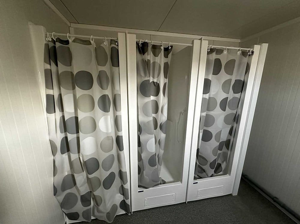 Container Sanitario 6m x 2,4m – 6 Duchas, 2 Lavabos y Termo 300L - Imagen 12