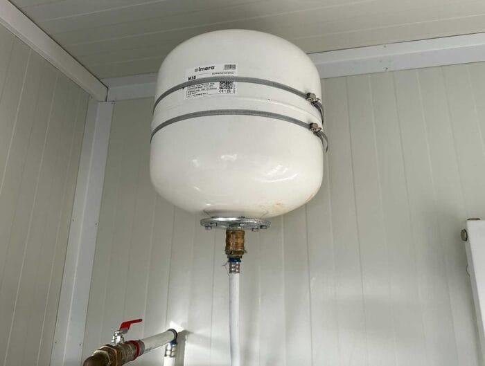 Container Sanitario 6m x 2,4m – 6 Duchas, 2 Lavabos y Termo 300L - Imagen 14