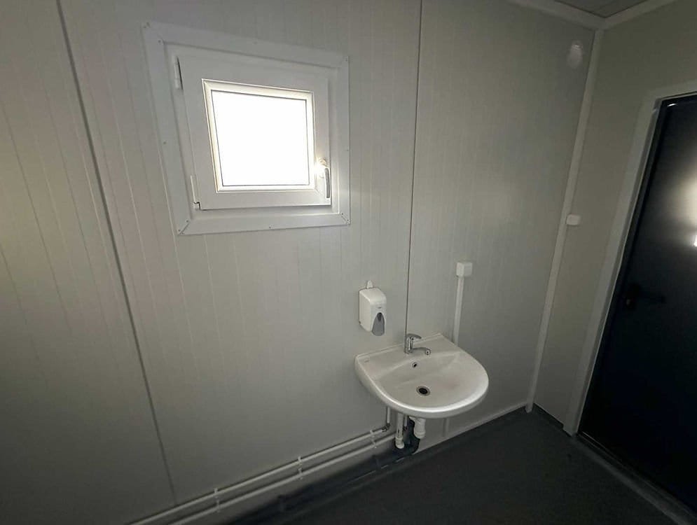 Container Sanitario 6m x 2,4m – 6 Duchas, 2 Lavabos y Termo 300L - Imagen 15